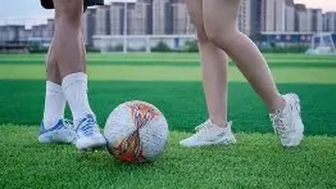 佳缘将至？福登甜蜜牵手，珠宝店内戒指选哪一款？